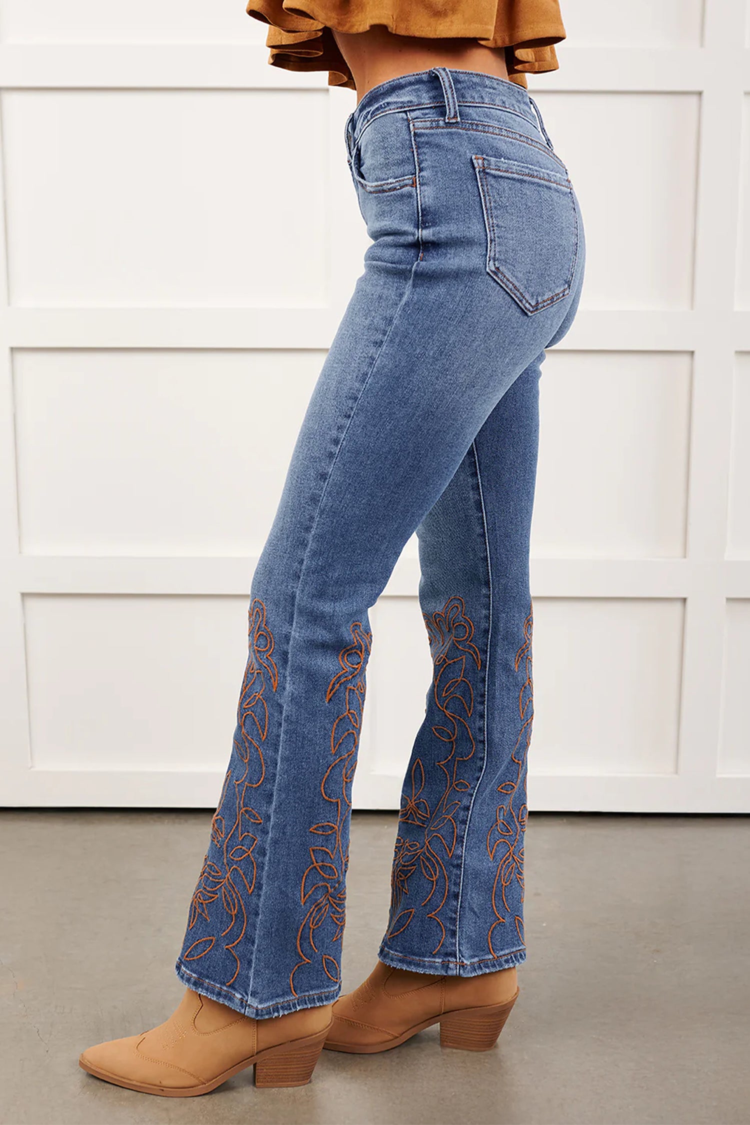 Ashleigh Blue Embroidered Flare Leg Jeans - Damesmode Afbeelding 3