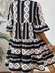 Black Geometric Print V Neck Ruffled Dress - Damesmode Afbeelding 2 - Miniatuur
