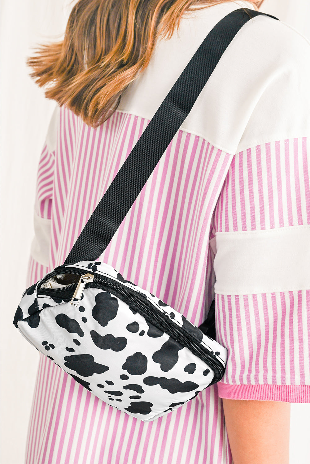 Weißes Kuhmuster-Schnallen-Schnallen-Breite schräge Schultertasche mit schrägem Gürtel