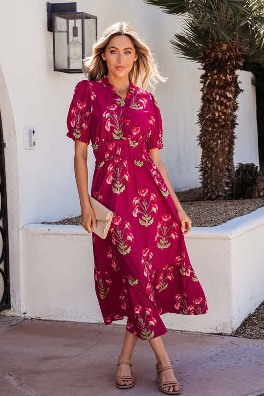 Rotes Maxikleid mit Rüschenmuster mit V-Ausschnitt und kurzärmligem Rüschen
