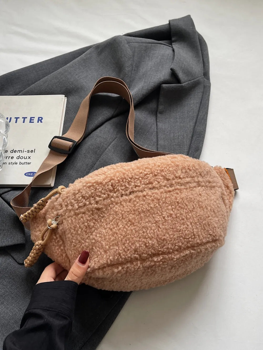 Sherpa Crossbody Bag with Adjustable Strap - Luxe Damesmode & Kleding Collectie | Redblad Nederland