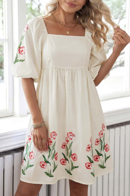 Beige blommiga puffärmade babydoll-klänning – Dammode Bild 1