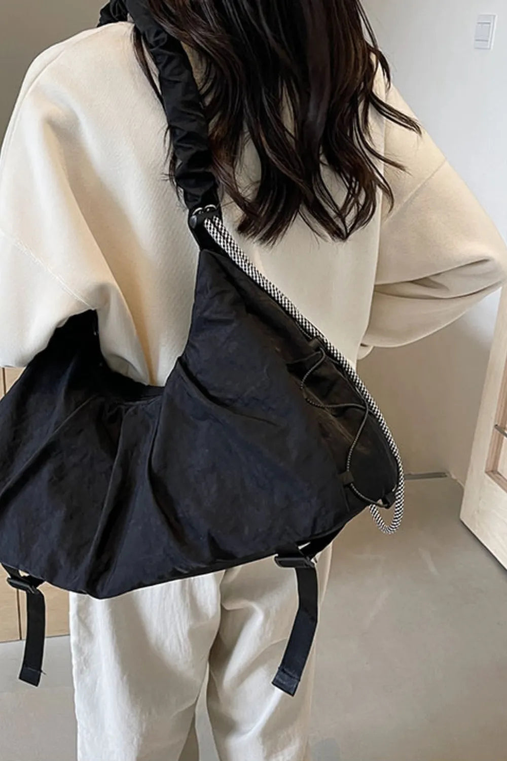 Drawstring Strap Ruched Crossbody Bag - Exklusive Damenmode & Kleidung Kollektion | Redblad Deutschland