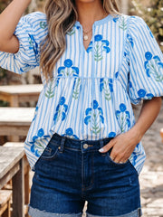 Himmelblå bluse med blomsterprint med slipshals og puffærmer - Miniatuur