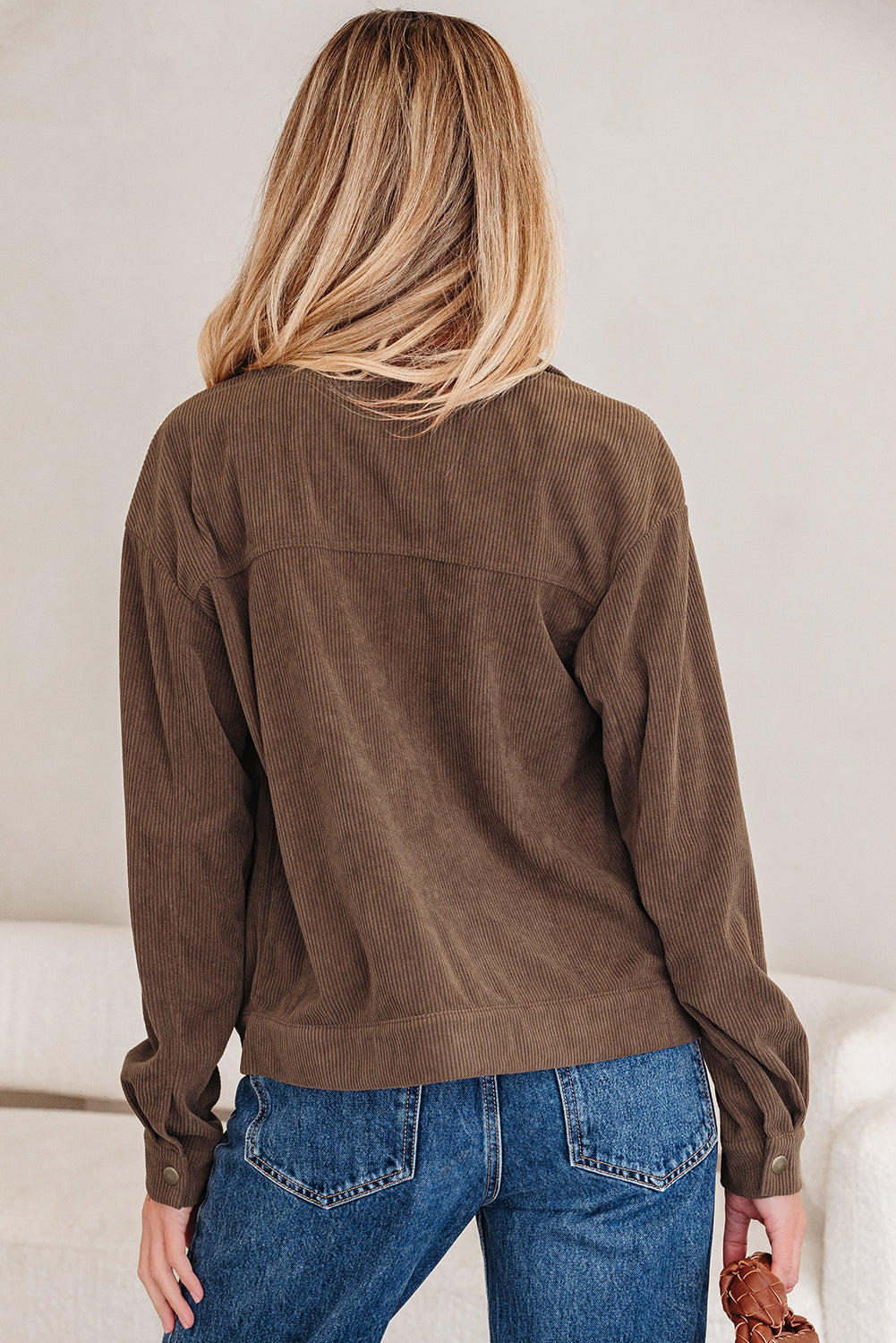 Dunkle khakige Cordjacke mit Reißverschluss und Reverskragen