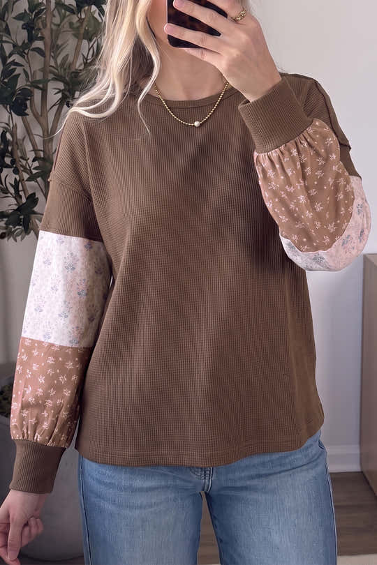 Haut de pull ample à manches longues à motif floral à motif floral café à manches longues, texturé et ample