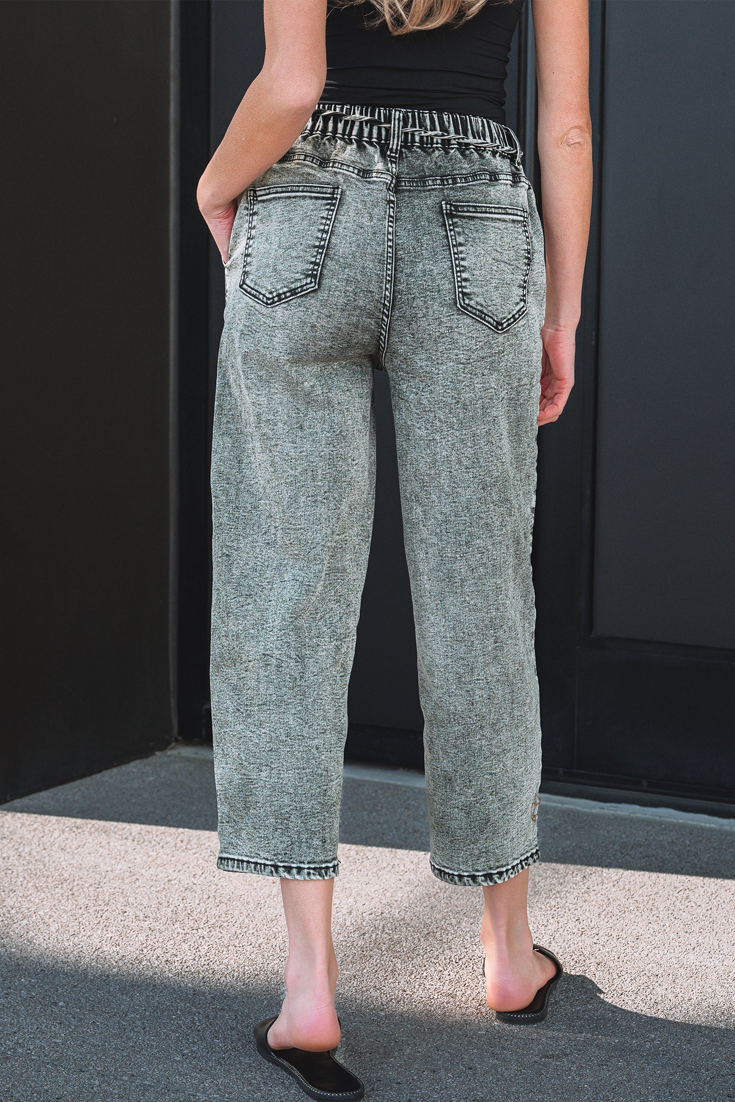 Graue Säure-Wash-Tie-Taille-Jeanshosen