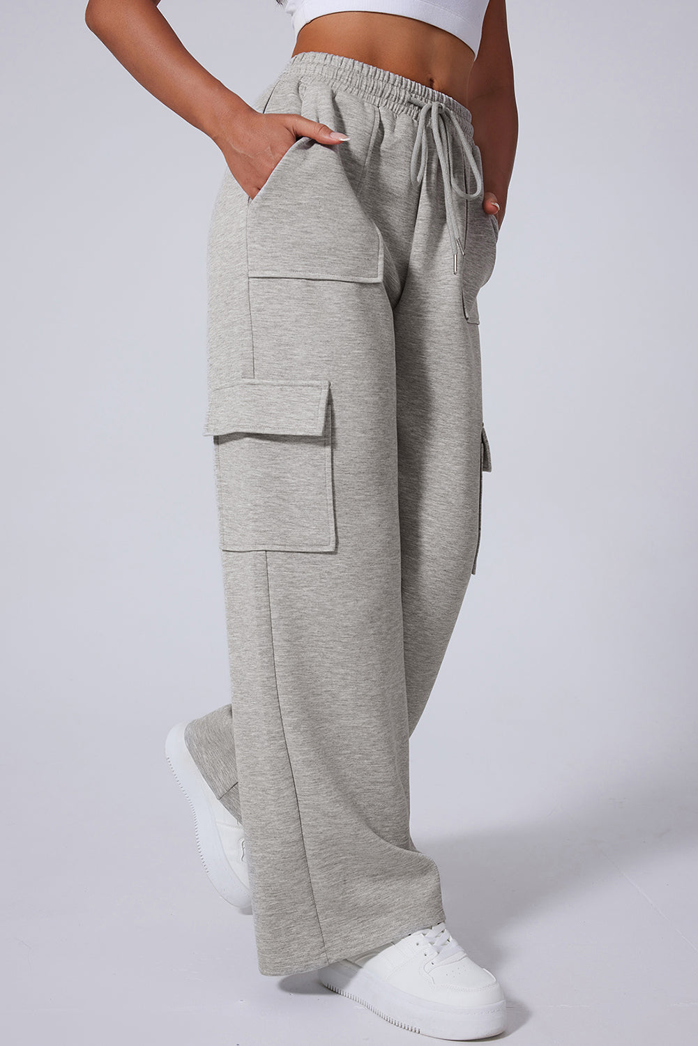 Pantaloni da allenamento a vita alta a vita alta con lacci e a gamba larga grigio chiaro con tasche multiple