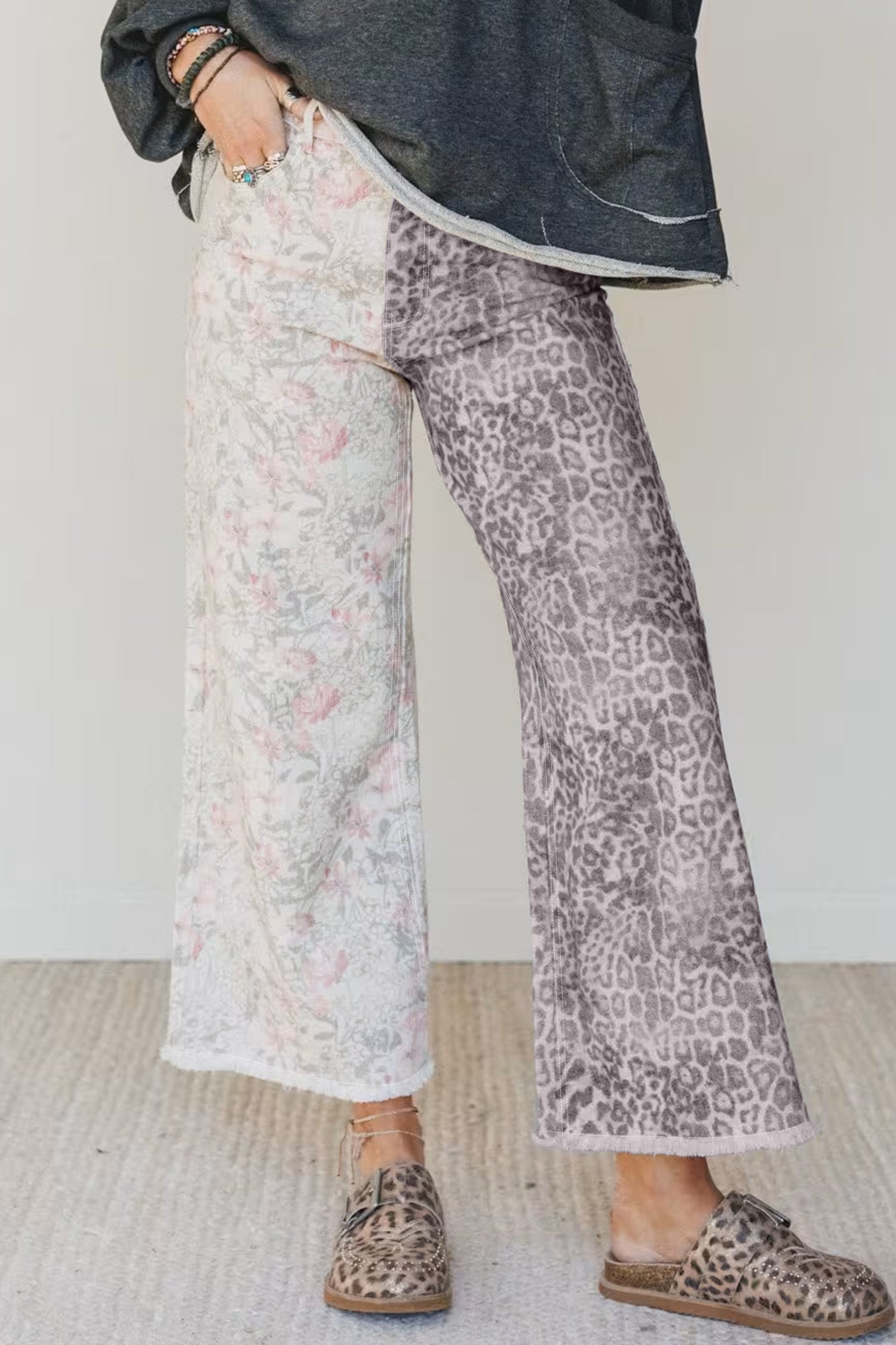 Jeans leopardo retrò multicolore a toppe contrastanti con orlo grezzo