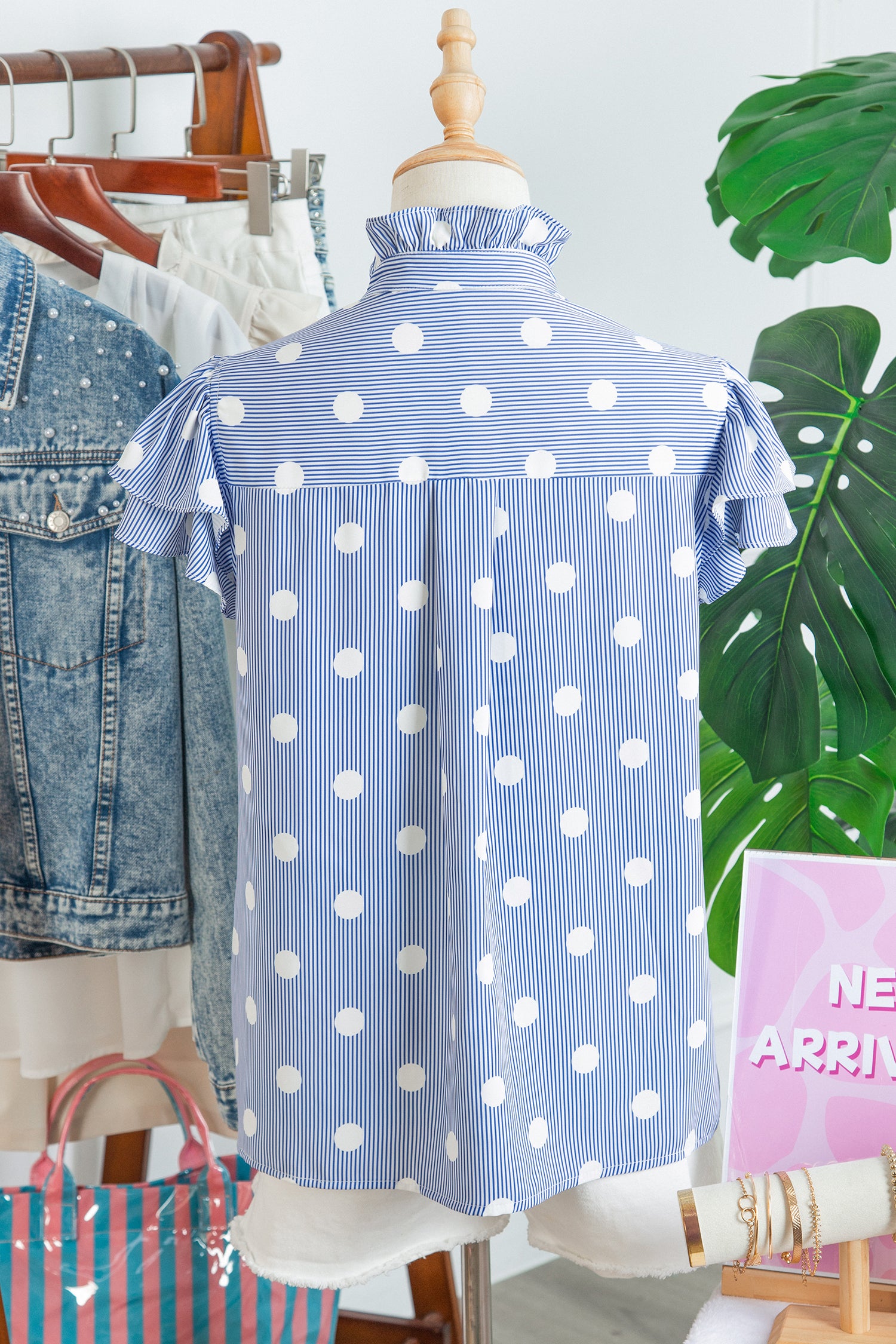 Chemise à manches plissées à volants rayées bleu ciel contraste à pois