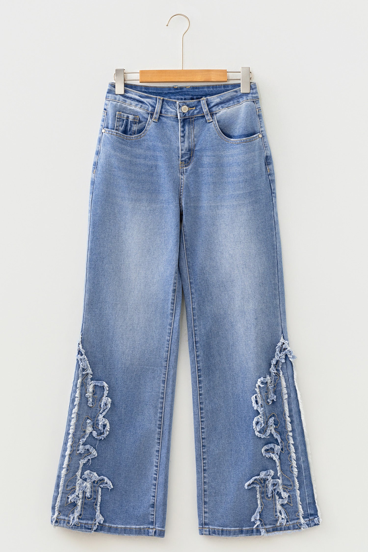 Ashleigh Blue Embroidered Western Print Flare Leg Full Length Jeans - Damesmode Afbeelding 4