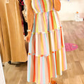 Maxikleid mit grün gestreiftem Muster und Rüschen, gestuft - Foto 1