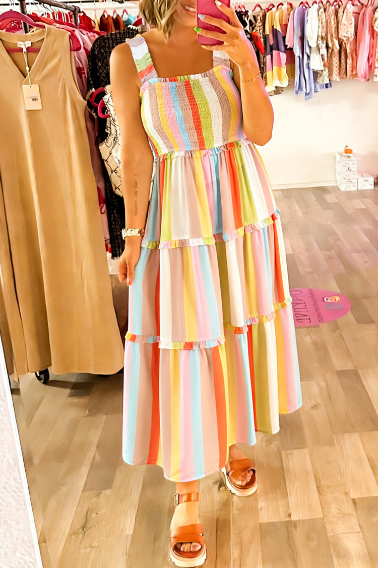 Maxikleid mit grün gestreiftem Muster und Rüschen, gestuft - Damesmode