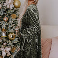 Jungle Green Velvet Long Sleeve V Neck Loose Dress with Pockets - Foto 3