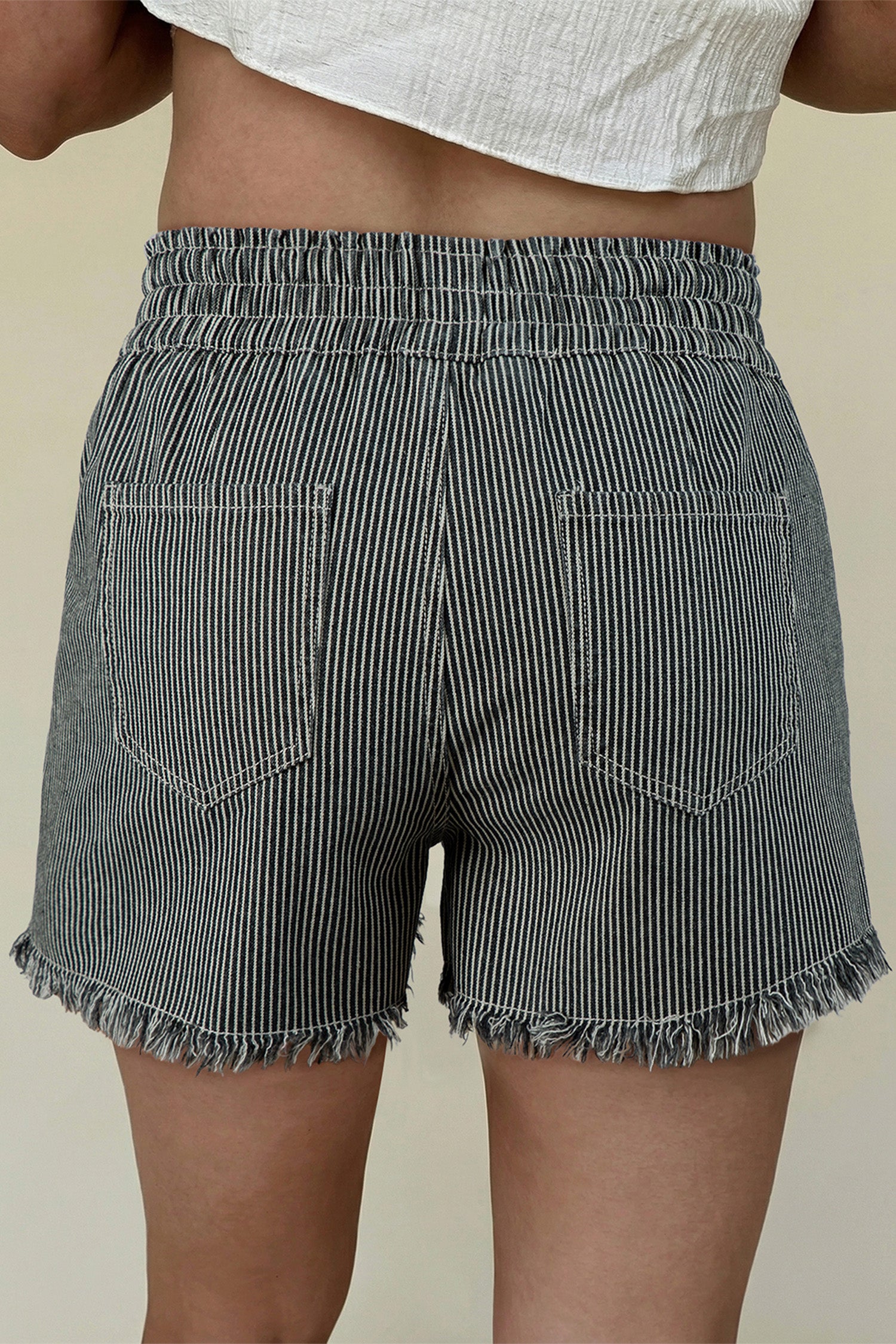Black Stripe Raw Edge Drawstring Elastic Waist Casual Denim Shorts - Damesmode Afbeelding 2