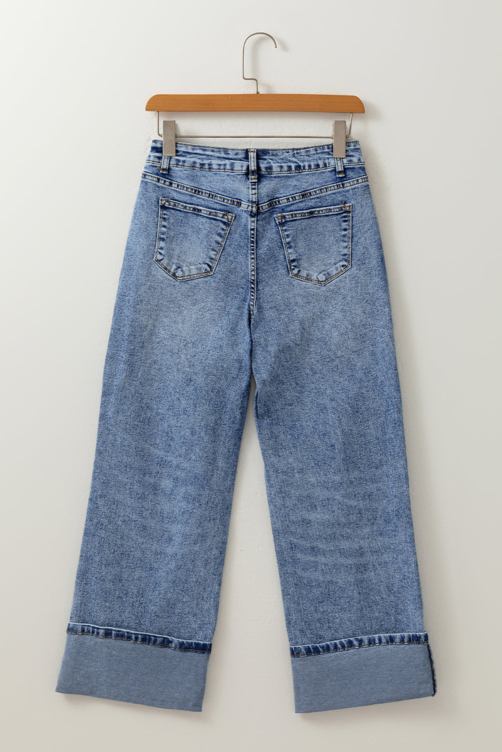 Myosotis midtsøm med manchetter, lige jeans med høj talje