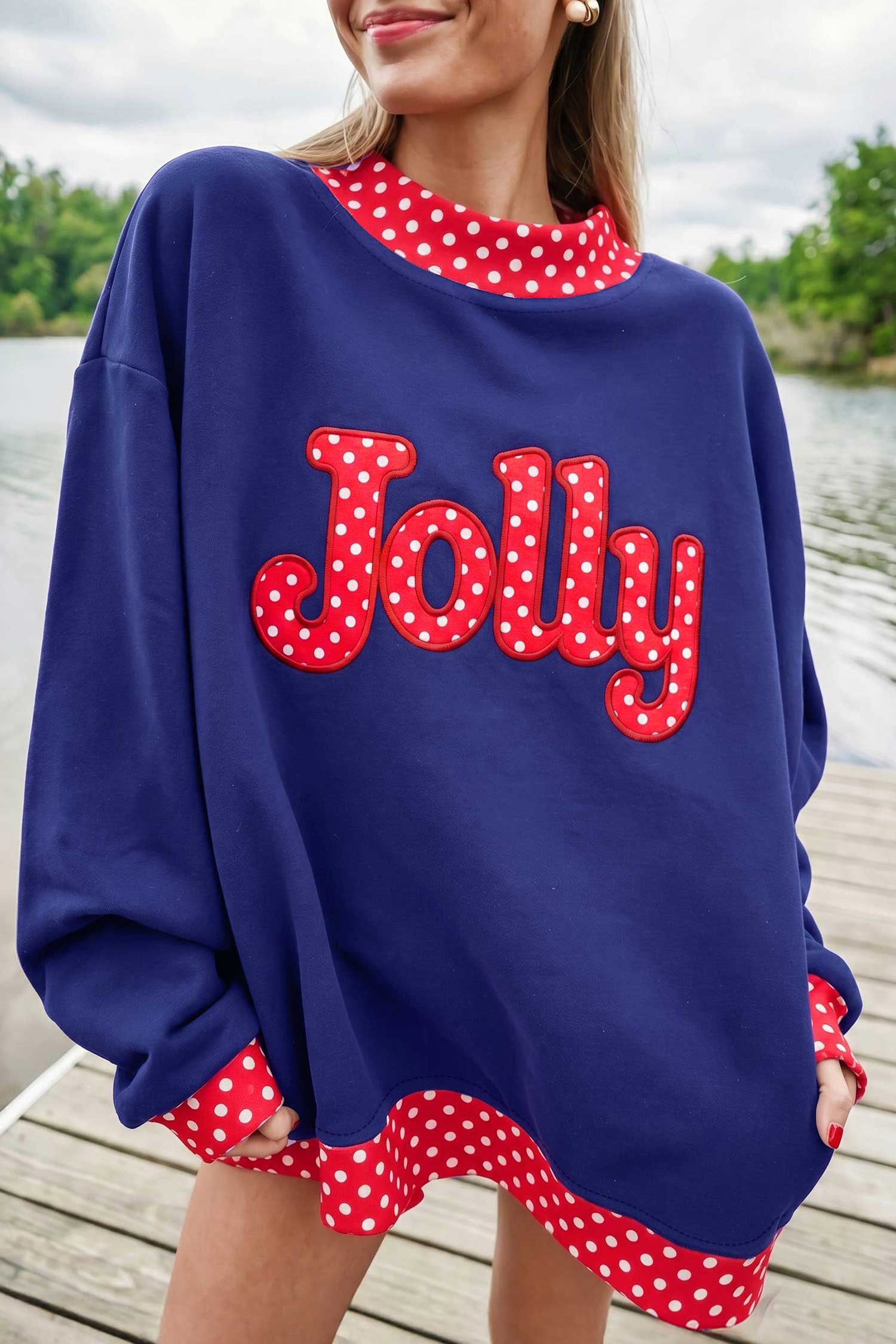 Sweat à manches à pois à pois contrasté avec un col faux à motifs rouges flamboyants
