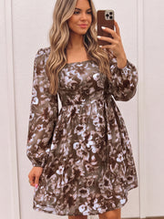 Braunes abstraktes Blumenmuster mit quadratischem Langarm-Mini-Shift-Kleid – Damesmode Afbeelding 3 - Miniatuur