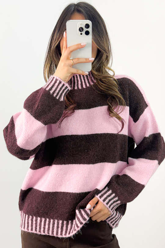 Rosa gestreifter Kontrast, hoher Ausschnitt mit gesenktem Schulterpullover und entspanntem Pullover
