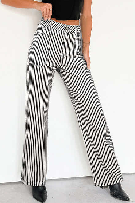Jeans in denim a maniche nere a righe con tasca alta e Shift - Moda femminile Immagine 1