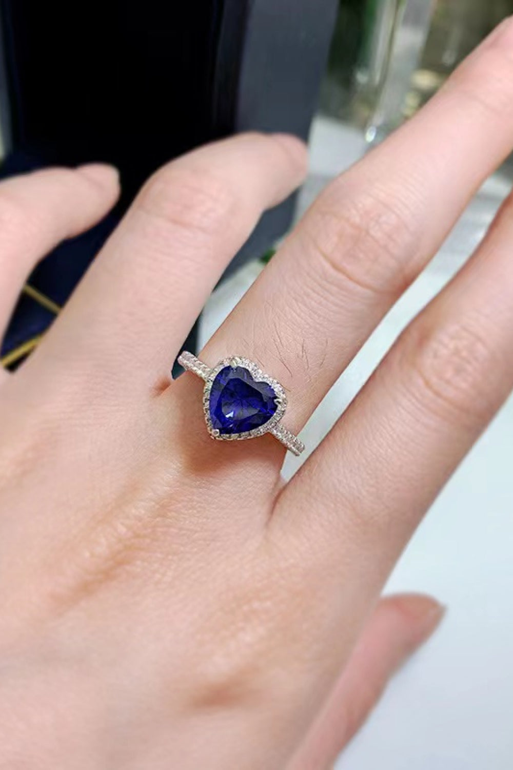 2 Carat Moissanite Heart-Shaped Side Stone Ring | Redblad 18K Solid Gold & Certified Diamond Rings