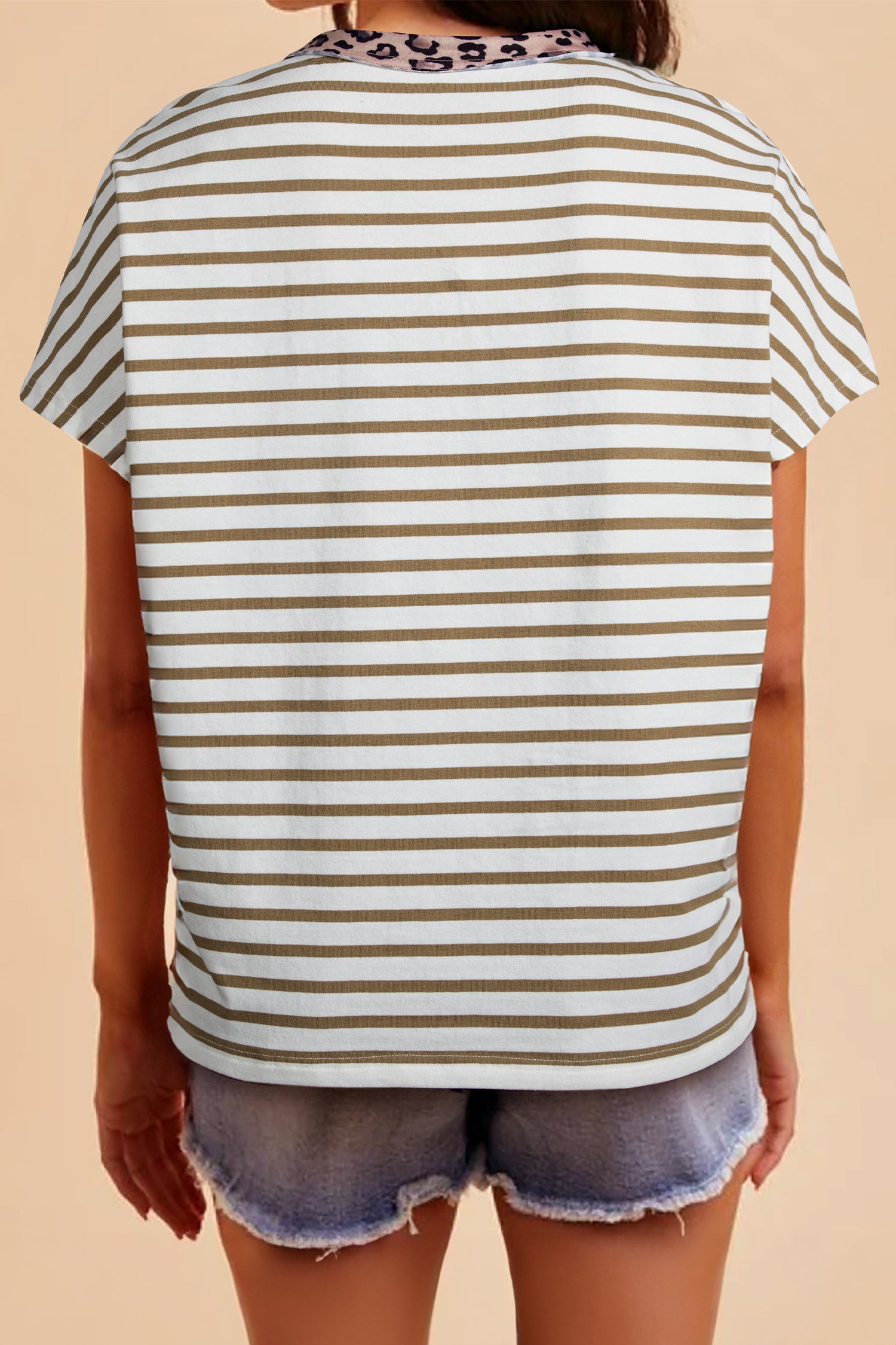 Khaki stribede leopard-lapværk rund hals løs T-shirt