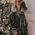 Jungle Green Velvet Long Sleeve V Neck Loose Dress with Pockets - Foto 6
