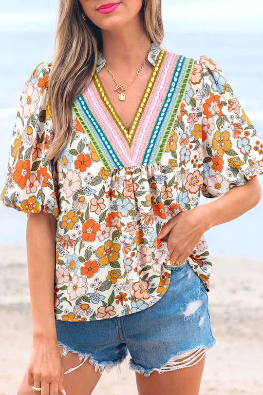 Camicetta a fiori boho a maniche a sbuffo all'uncinetto a V a crono