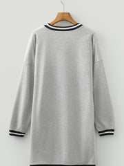 Hellgraues gestreiftes V-Hals-Langarm-Preppy-T-Shirt-Kleid mit V-Ausschnitt - Miniatuur