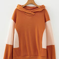 Gold Flame Contrast-Farbe, gerippter Patchwork-Hoodie mit gekreuztem Pullover-Neck - Foto 5