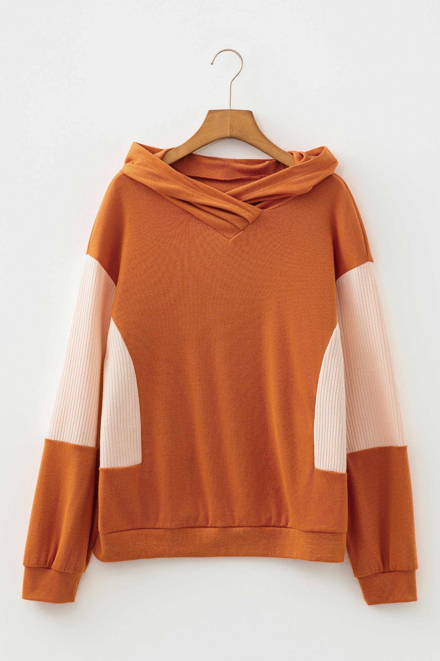 Sweat à capuche à cou croisé en pulls à cou en contraste couleur flamme dorée contraste
