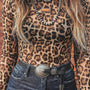 Top de escote falso de malla de manga larga con estampado de camello y leopardo delgado