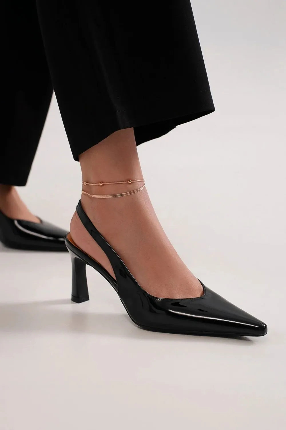 Beast Fashion Faux Leather Point Toe Slingback Pumps - Luxe Damesmode & Kleding Collectie | Redblad Nederland
