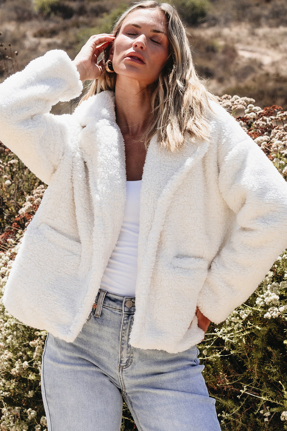 Beige Faux Fur Button Pocketed Lapel Collar Jacket - Damesmode Afbeelding 3