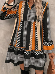 Mini robe à manches noires à pois à volants et ourlet à col en V - Damesmode Afbeelding 6 - Miniatuur