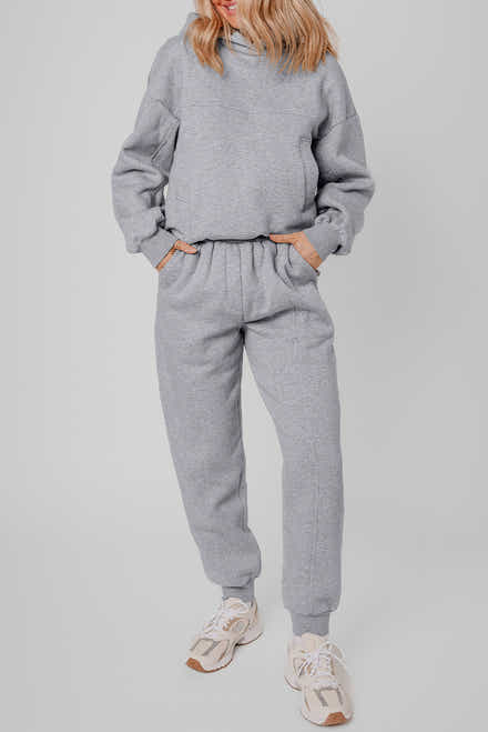 Grauer Hoodie- und Joggerhosen-Set mit freiliegenden Nähten – Sportbekleidung