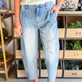 Beau Blue Flower Patched Light Wash Cropped High Waist Barrel Jeans - Damesmode Afbeelding 1 - Foto 1