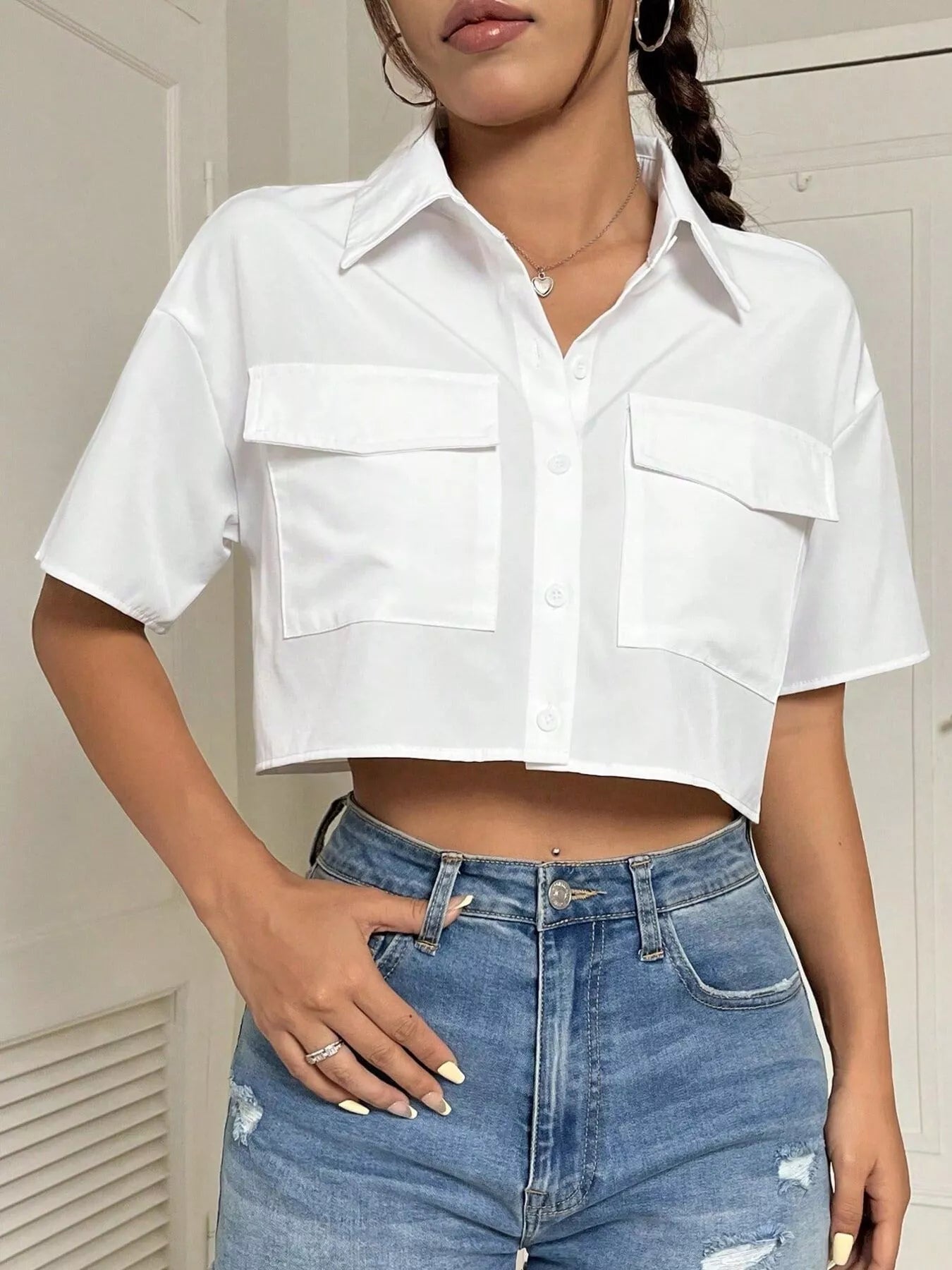 Short Sleeve Crop Shirt with Chest Pockets - Mode Feminine Exclusive & Vetements | Redblad France