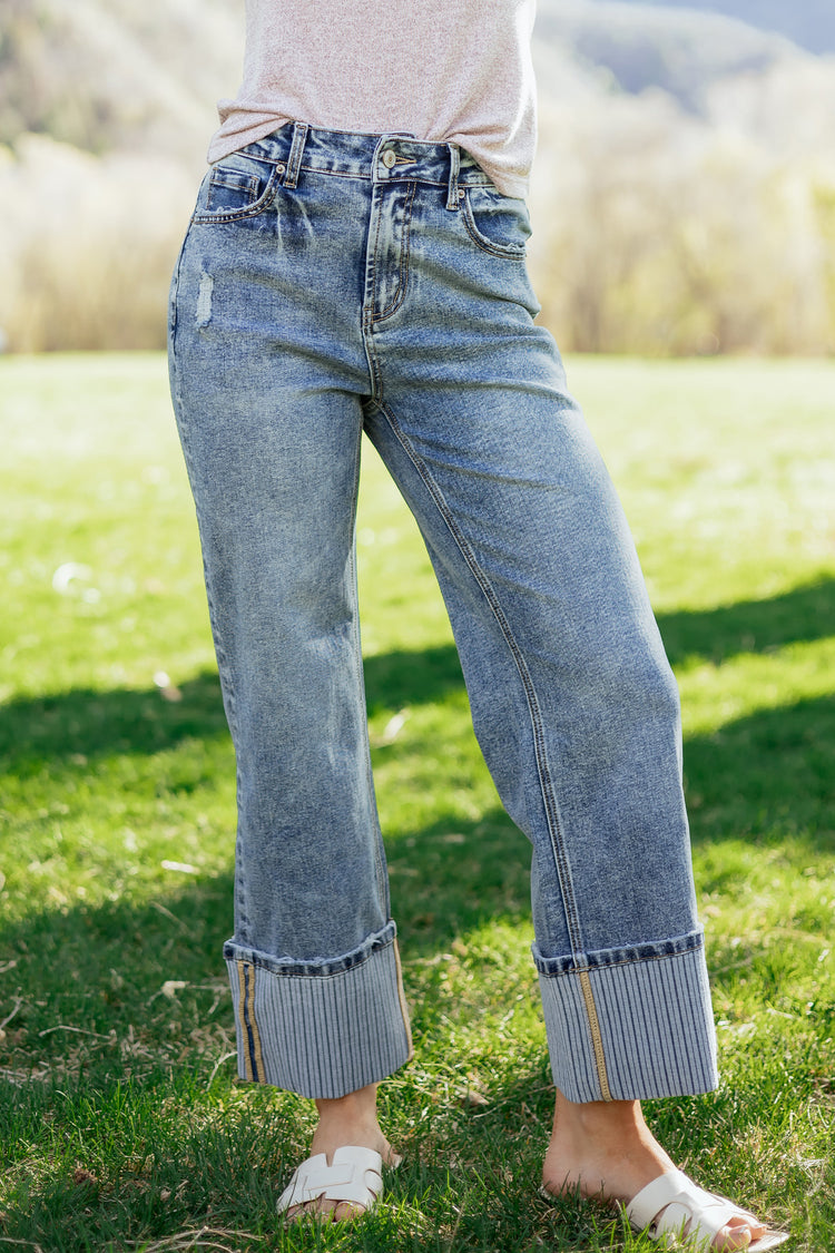 Ashleigh Blue Cuffed Straight Loose Jeans - Damesmode Afbeelding 1 - Damesmode