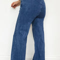 Ashleigh Blue Golden Button Detail Rolled Edge Flare Leg Jeans - Damesmode Afbeelding 2 - Foto 2