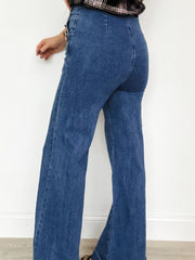 Ashleigh Blue Golden Button Detail Rolled Edge Flare Leg Jeans - Damesmode Afbeelding 2 - Miniatuur