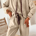 Pergament-Leopard-Kordelzugpullover und High-Waist-Hosen-Cordanzug - Foto 2