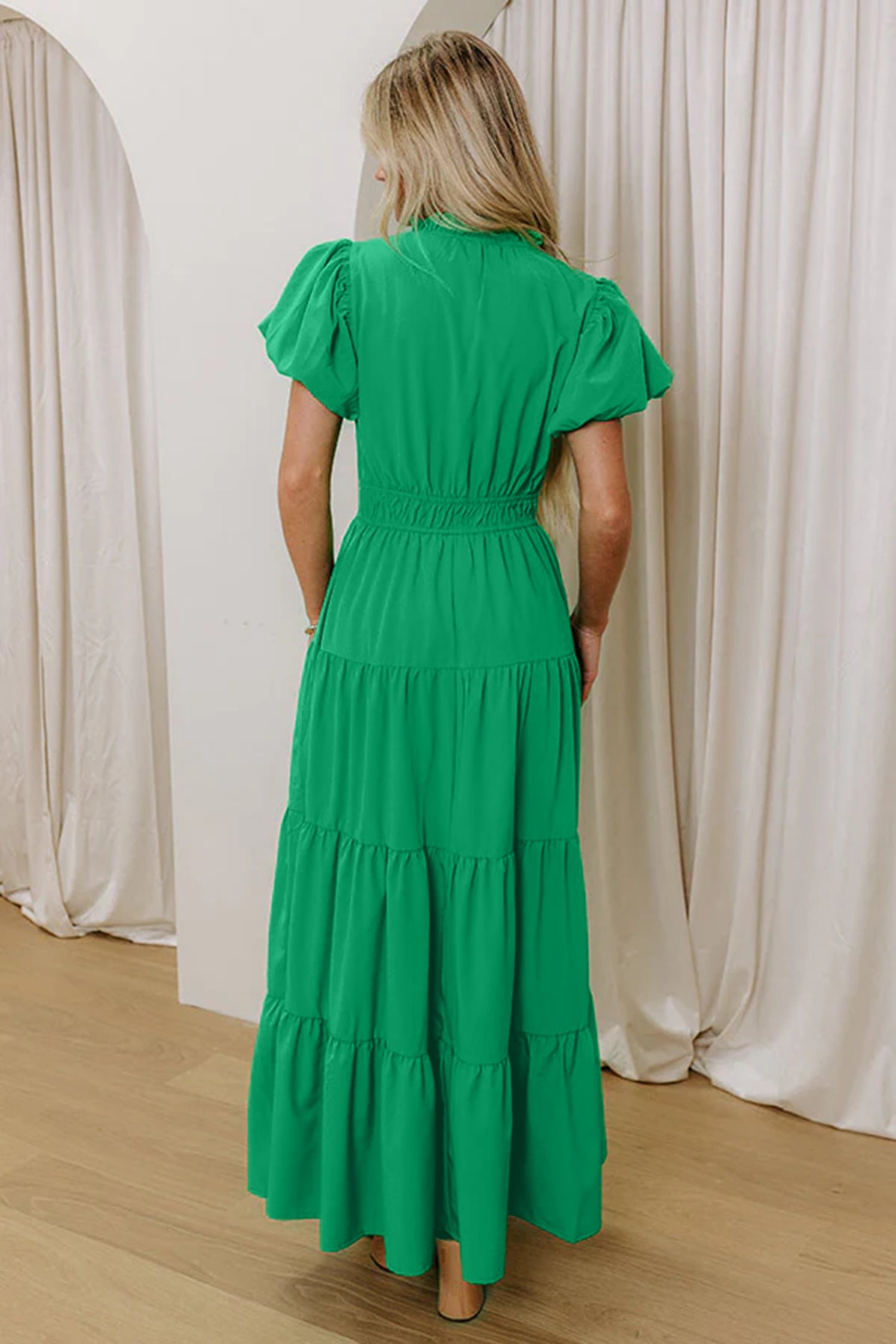Bright Green Solid Color V Neck Short Puff Sleeve High Waist Tiered Maxi Dress - Damesmode Afbeelding 2