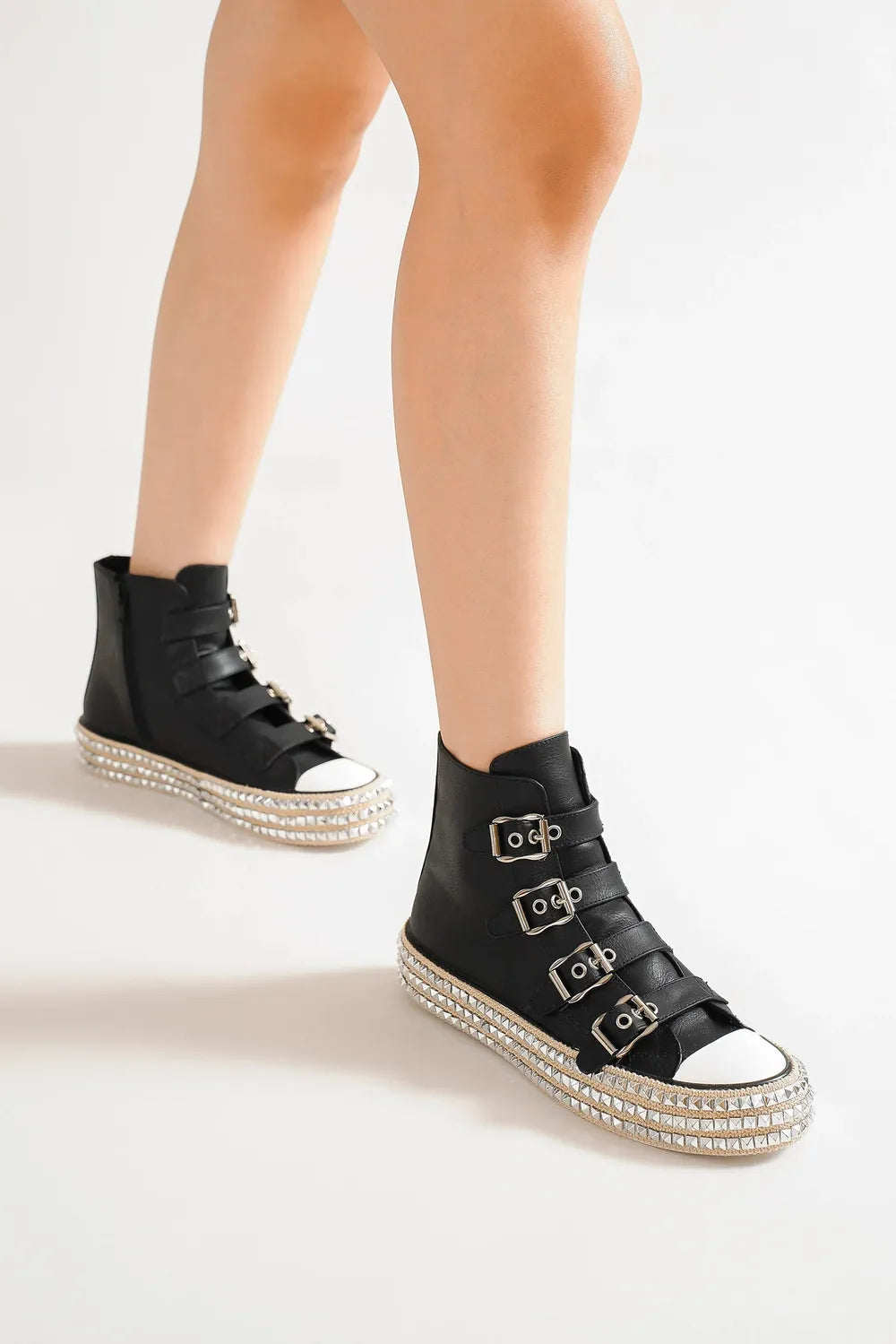 Beast Fashion Multi-Buckle Straps Studded Platform Sneakers - Luxe Damesmode & Kleding Collectie | Redblad Nederland