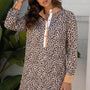 Khaki-Knopfgestreifter Kragen, Leopardenmuster, langärmeliges, ausgestelltes Kleid