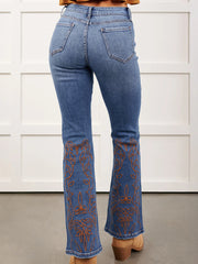 Jeans Ashleigh Blue brodé à jambes évasées - Image mode féminine 2 - Miniatuur