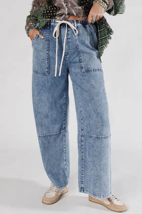 Jeans Ashleigh Blauw Acid Wash Exposed con Trekkoord Elastic Waist Barrel - Redblad Damesmode