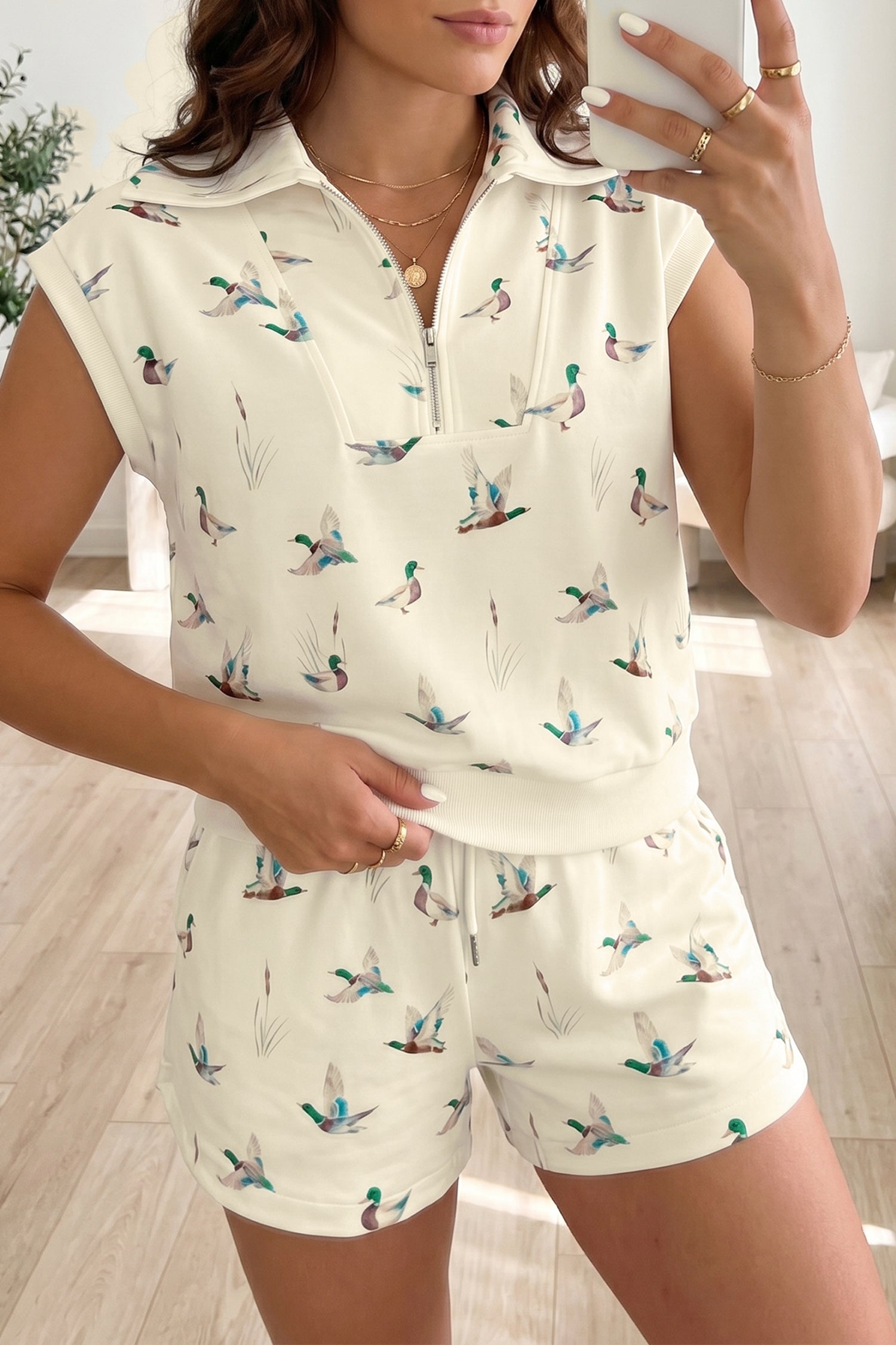 Beige Mallard Printed Zip Polo Tee Drawstring Short Set - Damesmode Afbeelding 1