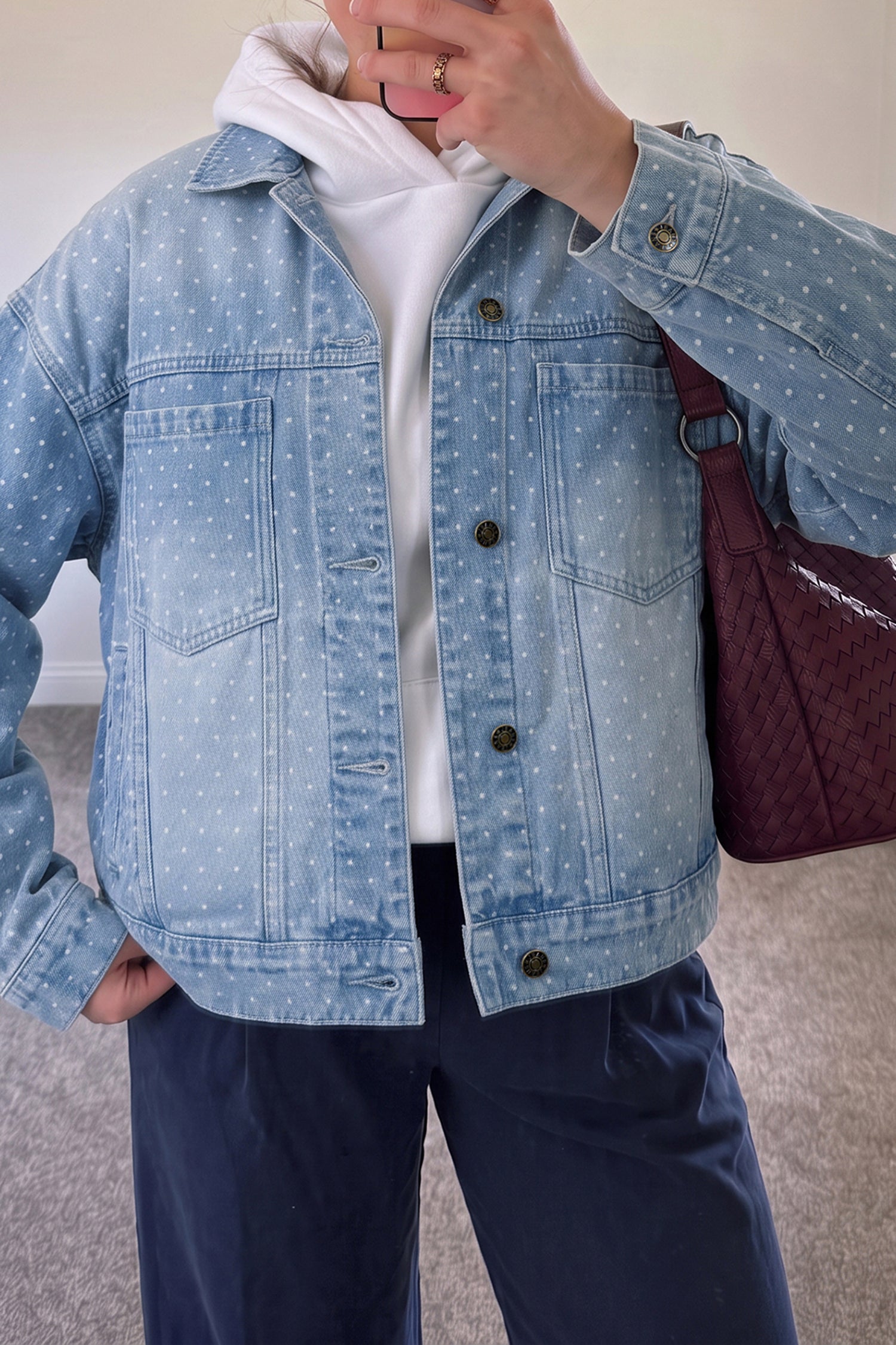 Veste en jean à manches longues à manches à poches bleu ciel, silhouette décontractée