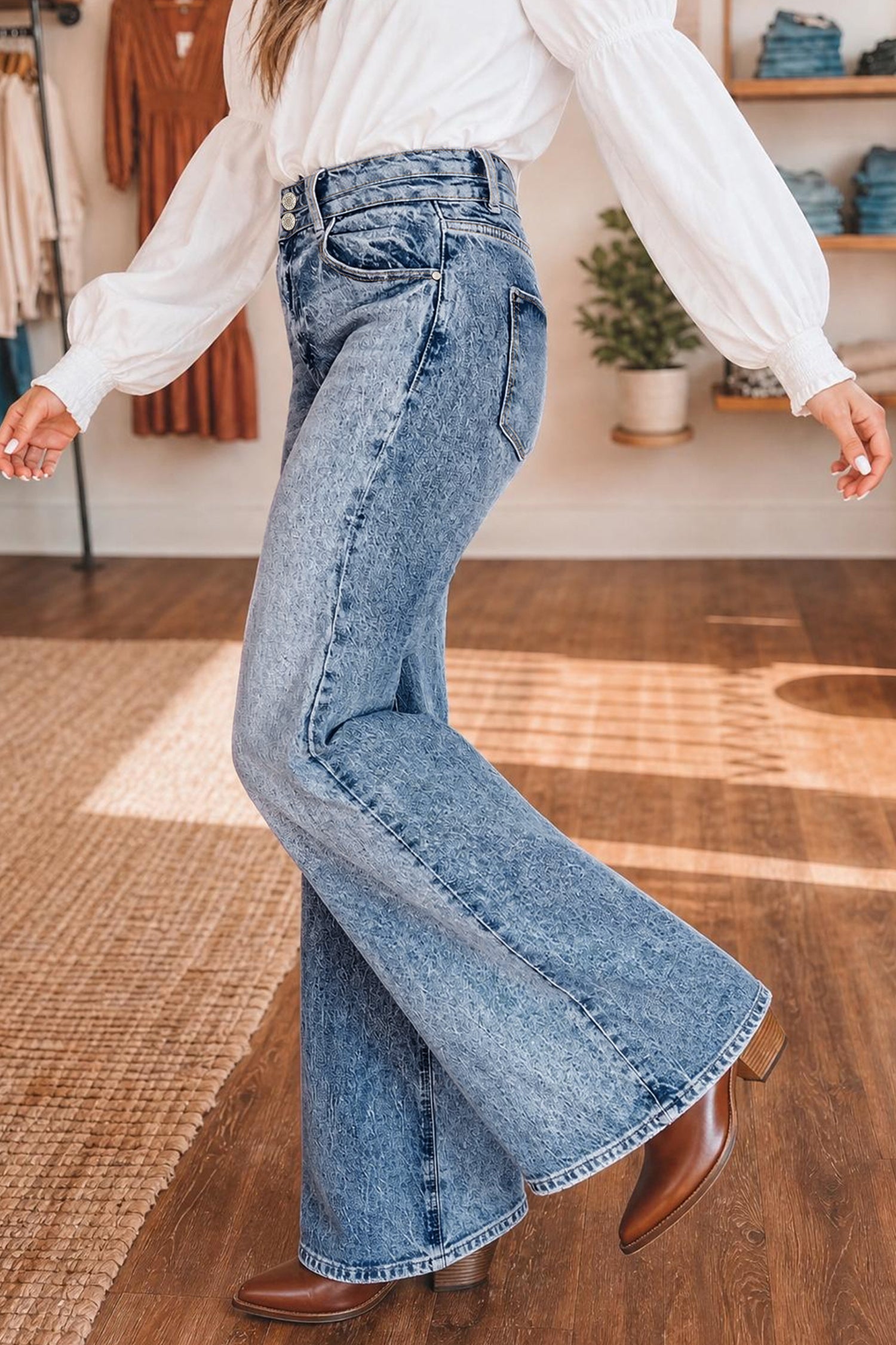 Beau Blue Acid Wash Pocket Detail Flare Jeans - Damesmode Afbeelding 3